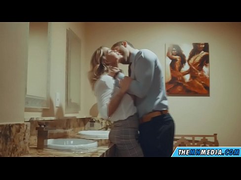 ❤️ Meta blonda busty seduces f'kamra tal-banju pubbliku ☑ Porn sabiħ lilna mt.thebestfetishsites.ru